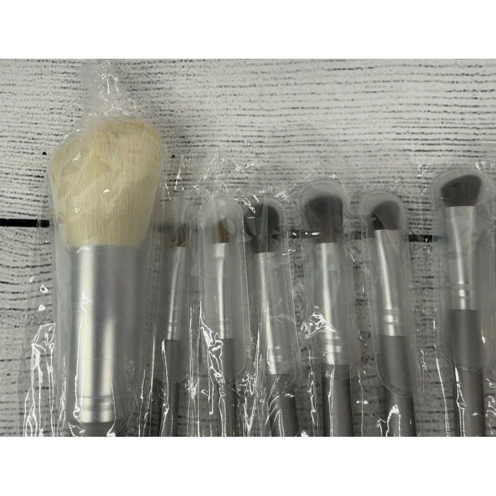 TIGI Professional Makeup Brush set 13 Piece some duplicates